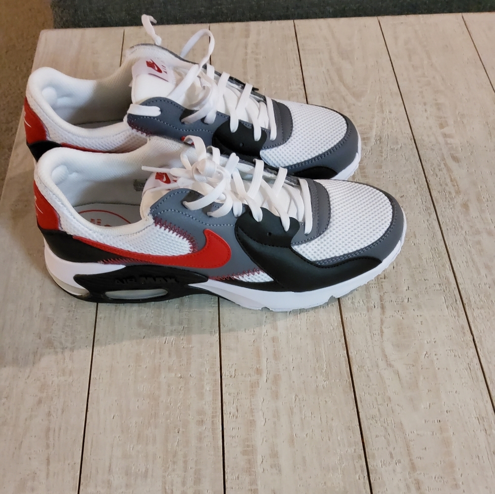 Nike Men's Air Max Excee Size 9